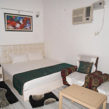 Ds Residency Varanasi-Prime Location-Parking Εξωτερικό φωτογραφία
