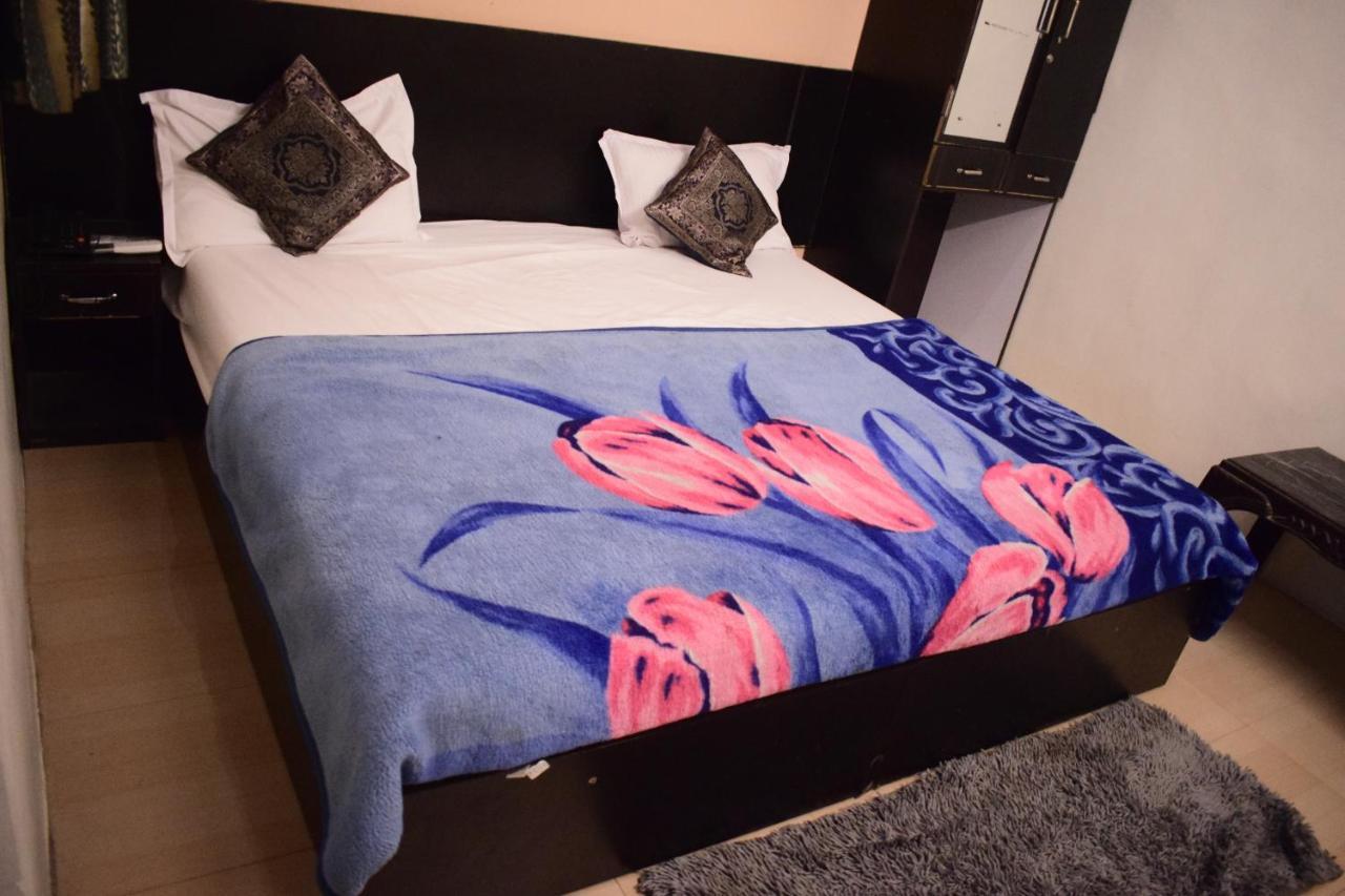 Ds Residency Varanasi-Prime Location-Parking Εξωτερικό φωτογραφία