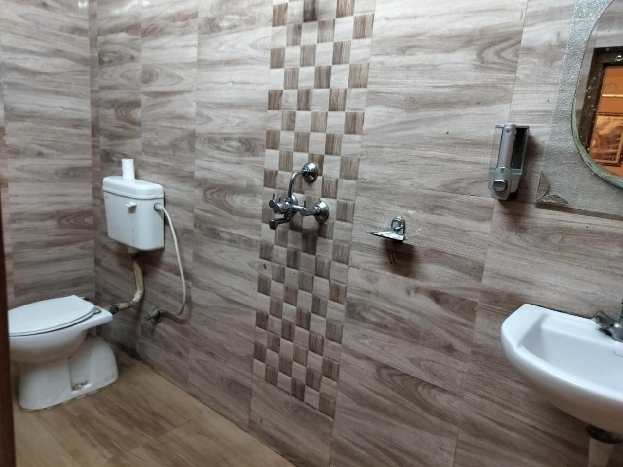 Ds Residency Varanasi-Prime Location-Parking Εξωτερικό φωτογραφία