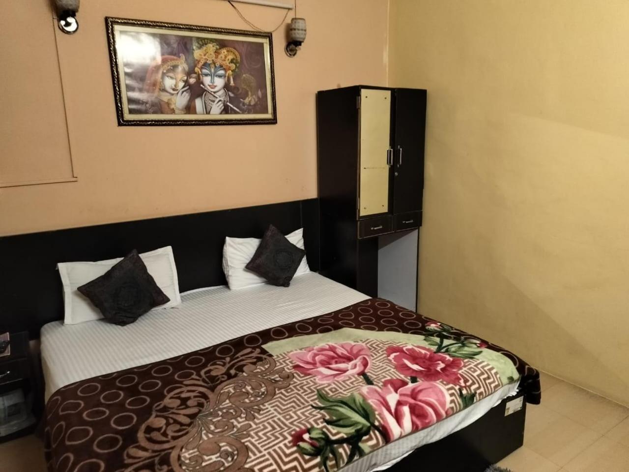Ds Residency Varanasi-Prime Location-Parking Εξωτερικό φωτογραφία