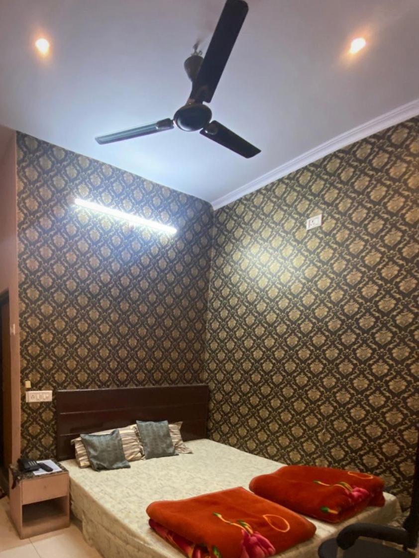 Ds Residency Varanasi-Prime Location-Parking Εξωτερικό φωτογραφία