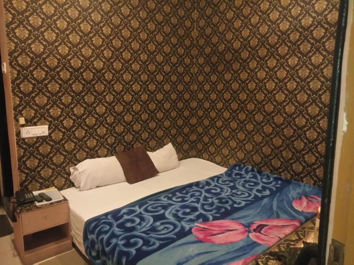 Ds Residency Varanasi-Prime Location-Parking Εξωτερικό φωτογραφία