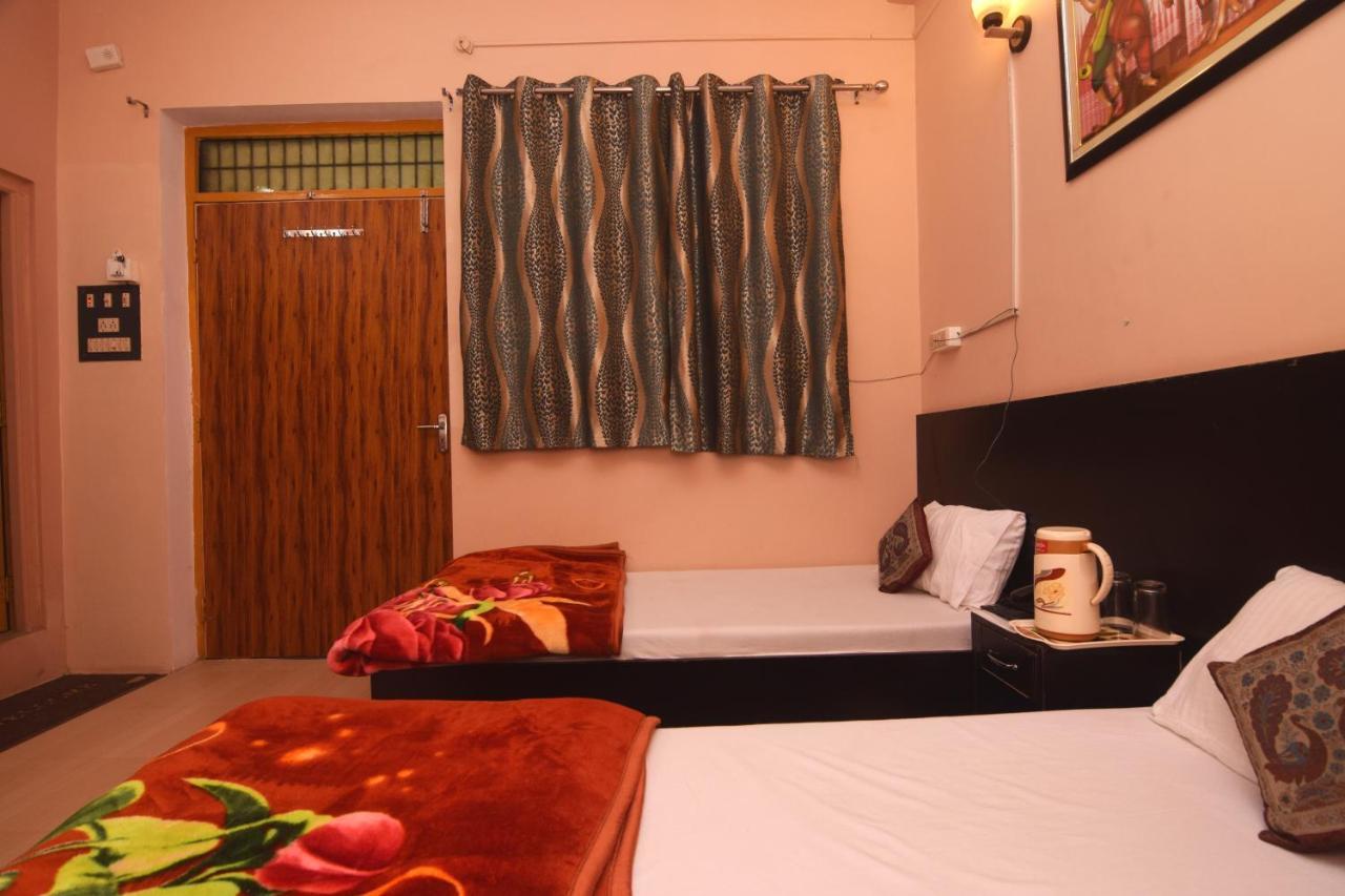 Ds Residency Varanasi-Prime Location-Parking Εξωτερικό φωτογραφία